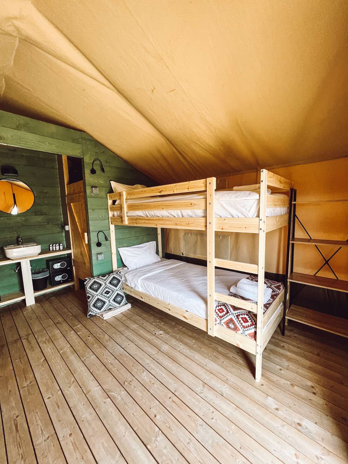 Medium Plus Safari Tent - Séjour Kite, Windsurf et Wingfoil sur l'île de Lemnos, Grèce