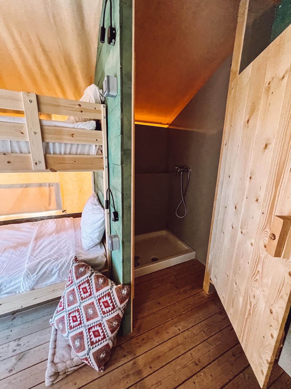 Medium Plus Safari Tent - Séjour Kite, Windsurf et Wingfoil sur l'île de Lemnos, Grèce