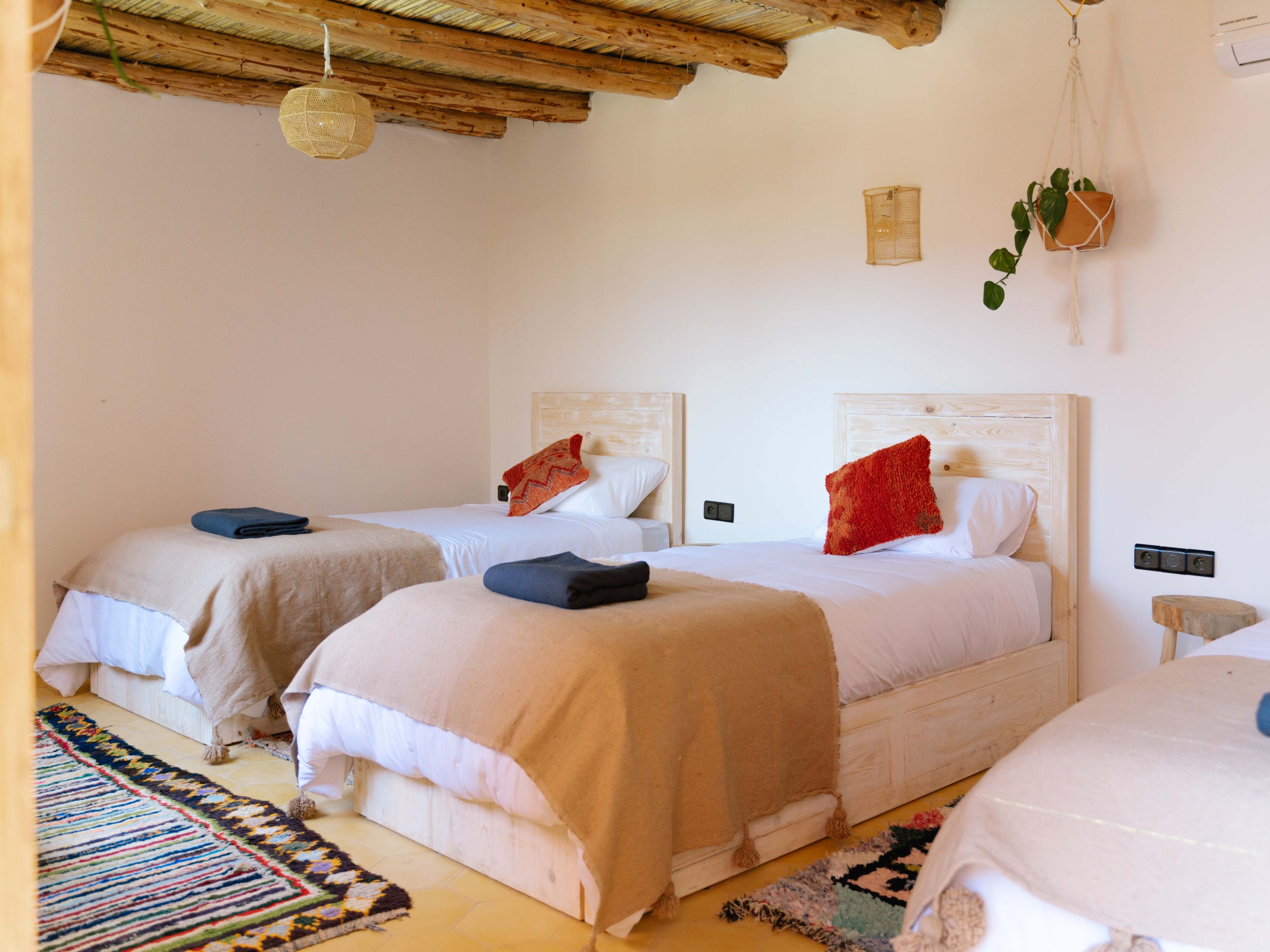 Chambre triple - Surf camp Maroc, stage de surf dans la baie de Taghazout Chambre triple - Surf camp Maroc, stage de surf dans la baie de Taghazout