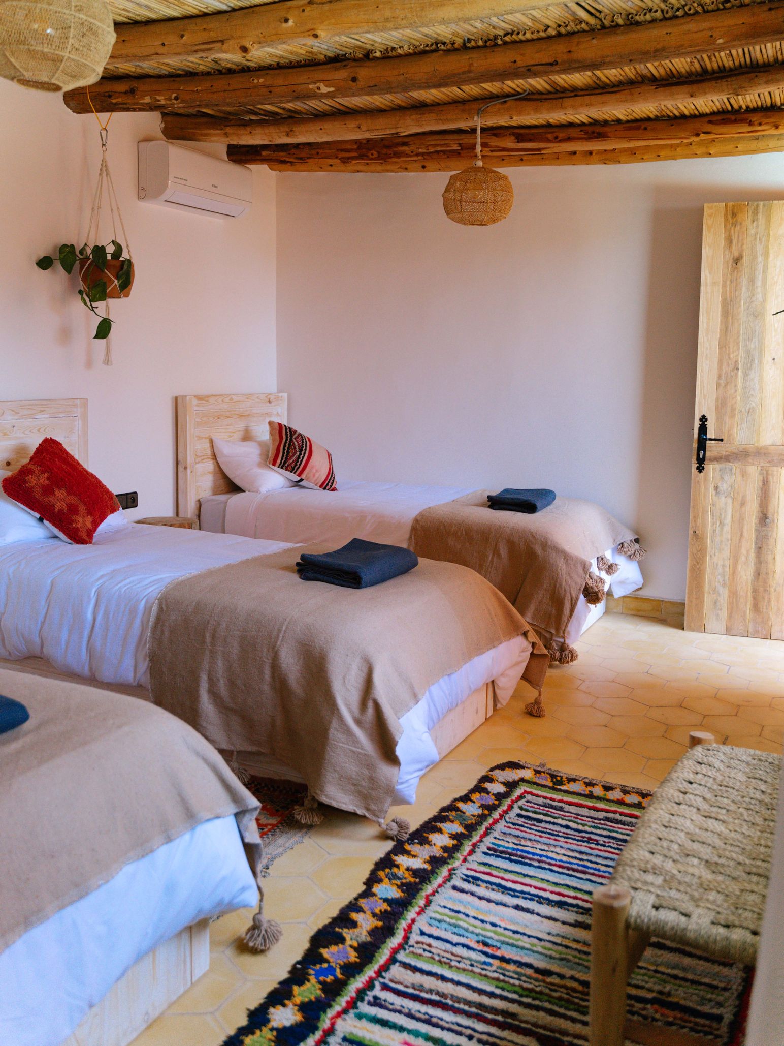 Chambre triple - Surf camp Maroc, stage de surf dans la baie de Taghazout Chambre triple - Surf camp Maroc, stage de surf dans la baie de Taghazout