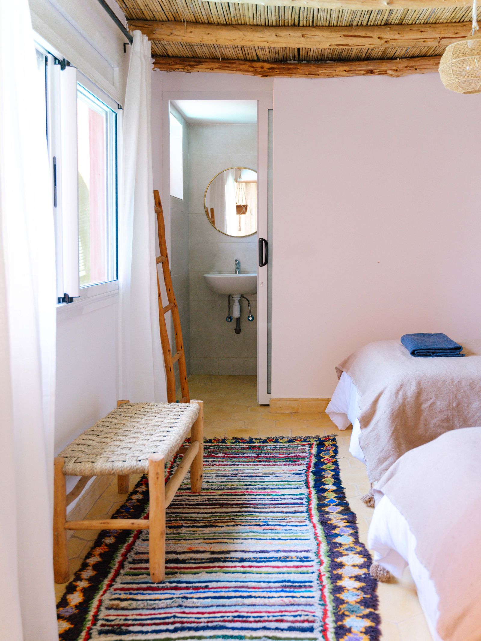 Chambre triple - Surf camp Maroc, stage de surf dans la baie de Taghazout Chambre triple - Surf camp Maroc, stage de surf dans la baie de Taghazout