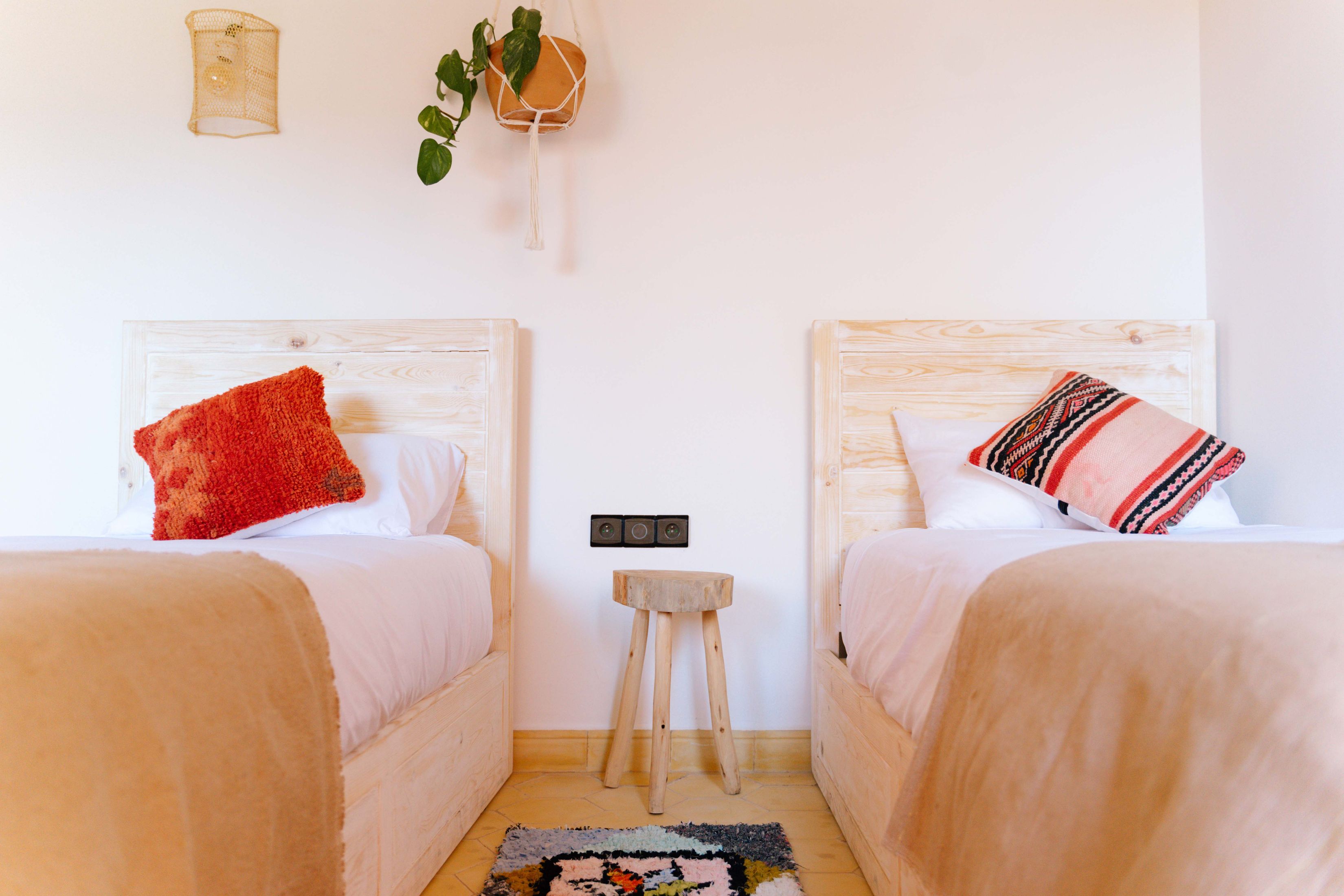 Chambre triple - Surf camp Maroc, stage de surf dans la baie de Taghazout Chambre triple - Surf camp Maroc, stage de surf dans la baie de Taghazout