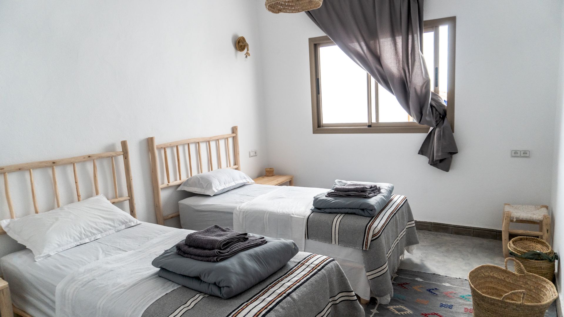 Chambre Fresh Wave - Surf Camp Maroc - Retraite surf & Yoga à Taghazout Chambre Fresh Wave - Surf Camp Maroc - Retraite surf & Yoga à Taghazout