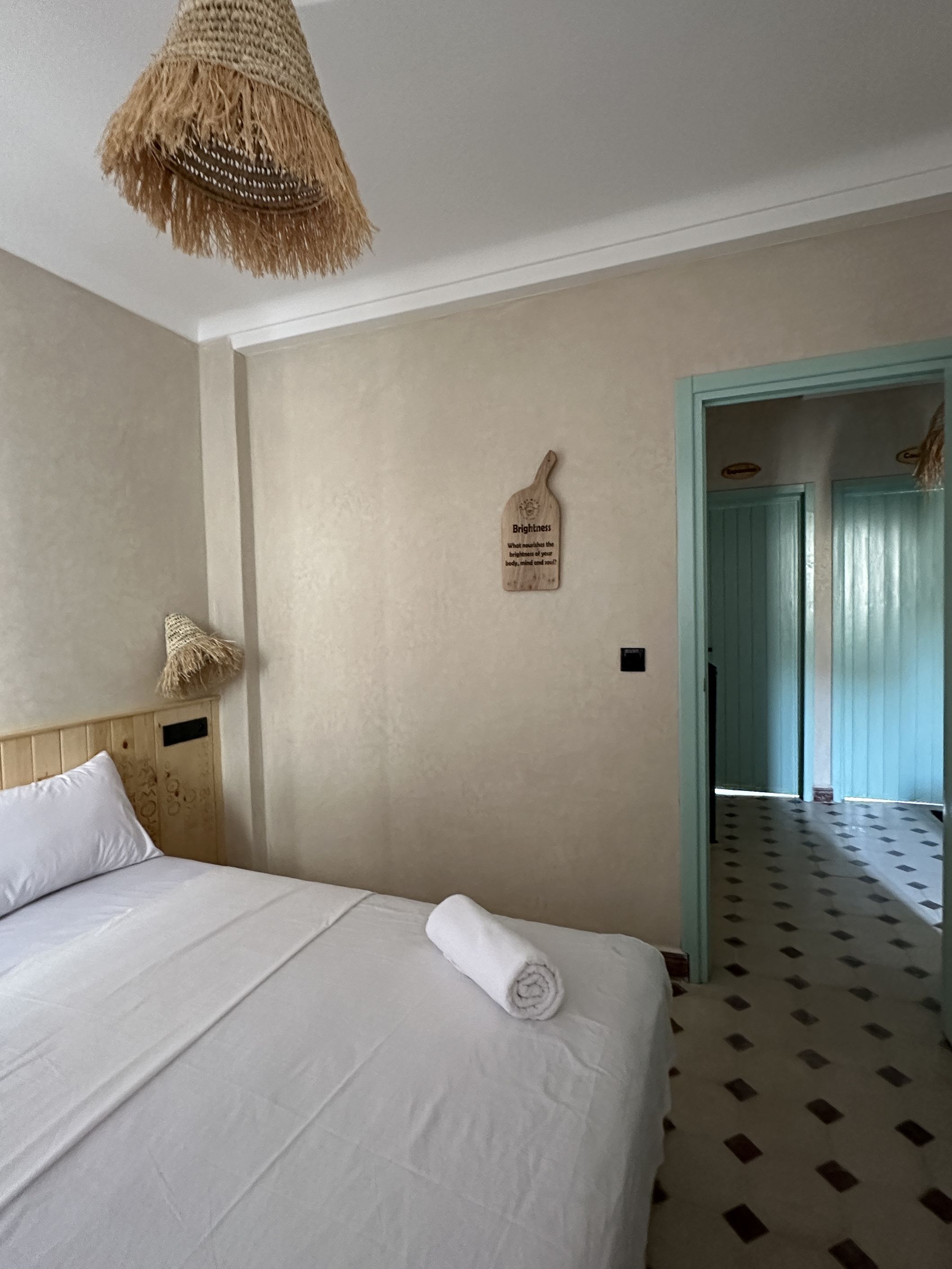 Chambre Mellow Sunrise (villa annexe) - Surf Camp Maroc - Retraite surf & Yoga à Taghazout Chambre Mellow Sunrise (villa annexe) - Surf Camp Maroc - Retraite surf & Yoga à Taghazout