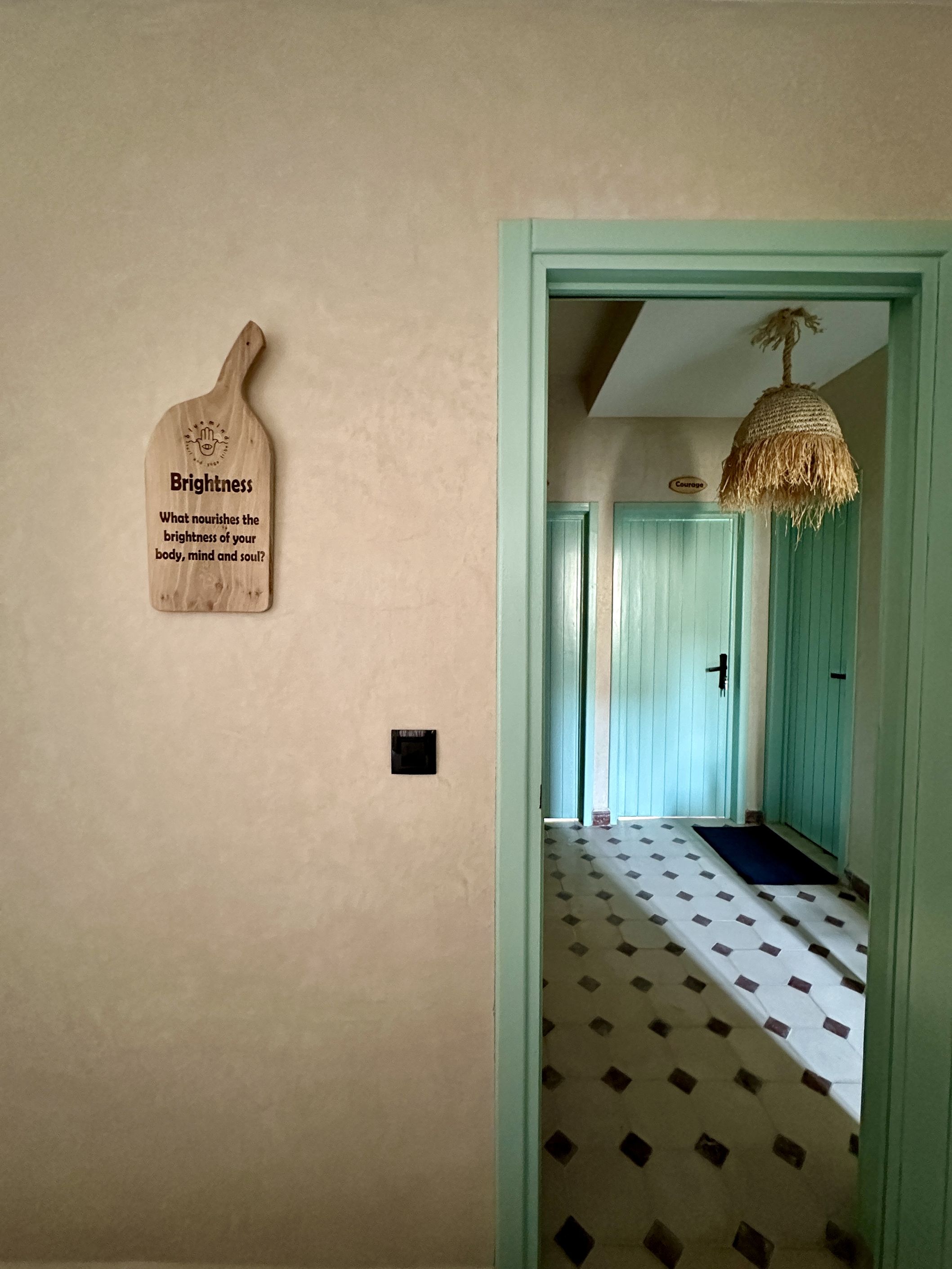 Chambre Mellow Sunrise (villa annexe) - Surf Camp Maroc - Retraite surf & Yoga à Taghazout Chambre Mellow Sunrise (villa annexe) - Surf Camp Maroc - Retraite surf & Yoga à Taghazout