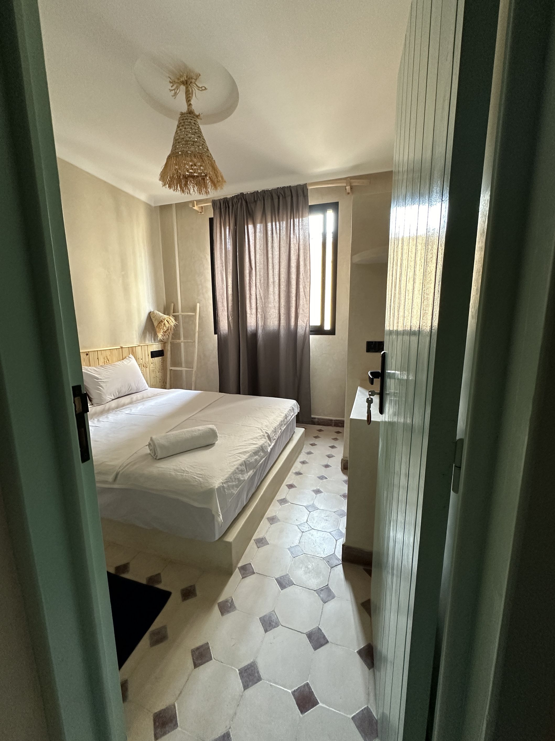 Chambre Mellow Sunrise (villa annexe) - Surf Camp Maroc - Retraite surf & Yoga à Taghazout Chambre Mellow Sunrise (villa annexe) - Surf Camp Maroc - Retraite surf & Yoga à Taghazout