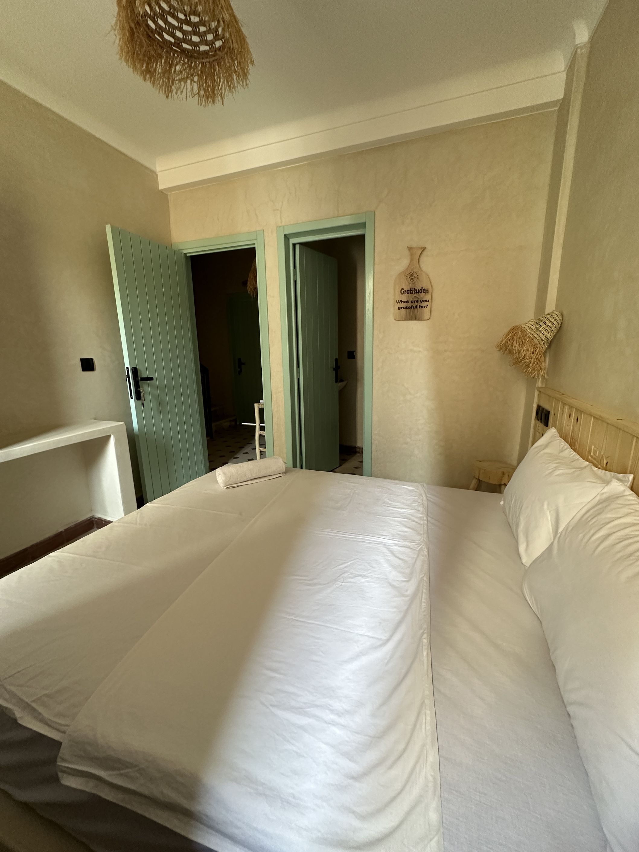 Chambre Mellow Sunrise (villa annexe) - Surf Camp Maroc - Retraite surf & Yoga à Taghazout Chambre Mellow Sunrise (villa annexe) - Surf Camp Maroc - Retraite surf & Yoga à Taghazout
