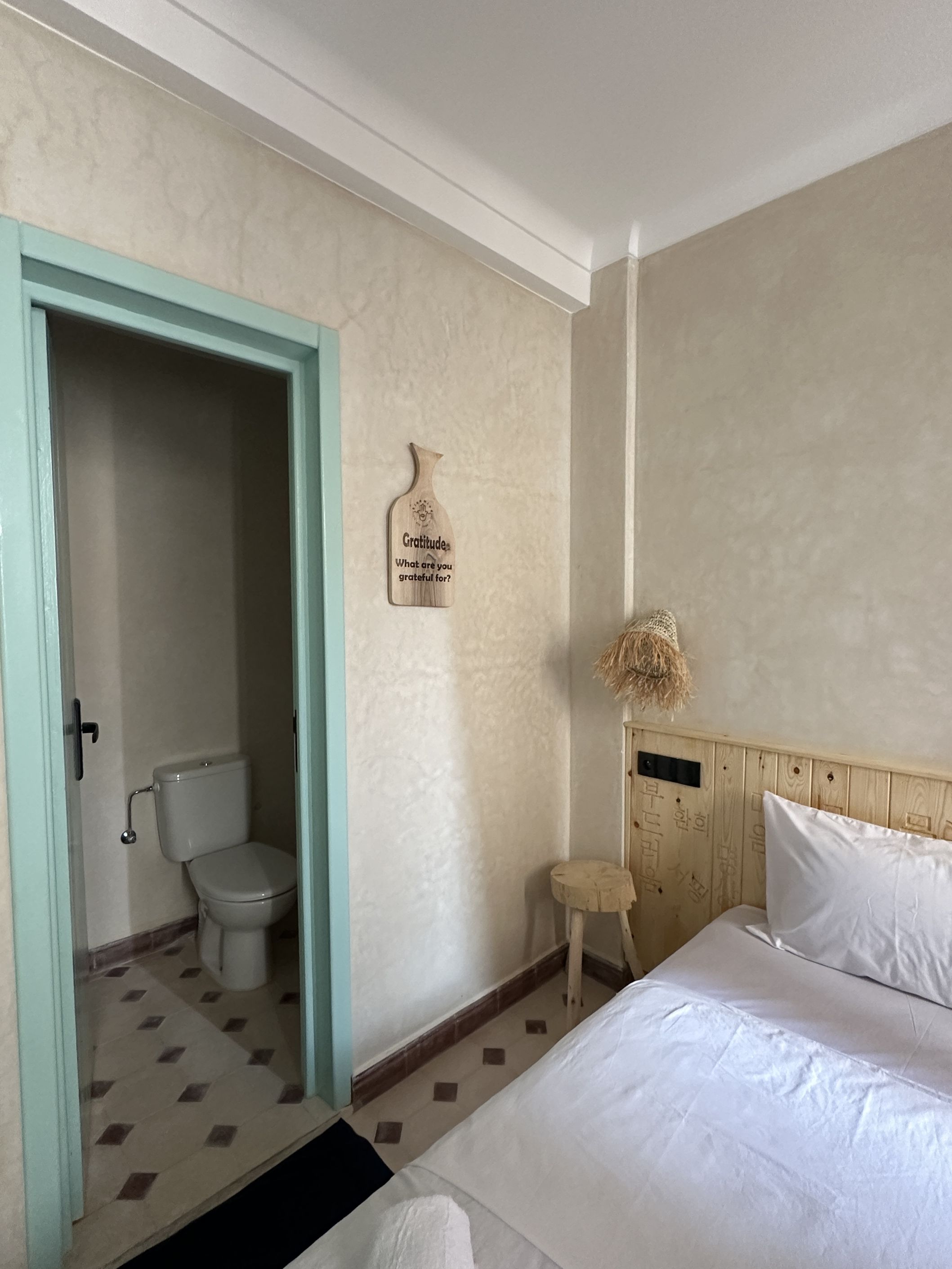 Chambre Mellow Sunrise (villa annexe) - Surf Camp Maroc - Retraite surf & Yoga à Taghazout Chambre Mellow Sunrise (villa annexe) - Surf Camp Maroc - Retraite surf & Yoga à Taghazout