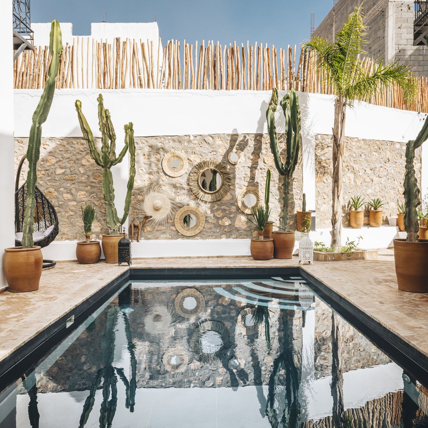 Chambre Single, Double ou Triple dans la villa annexe - Surf camp Maroc - Boutique Hôtel éco-responsable, surf & yoga