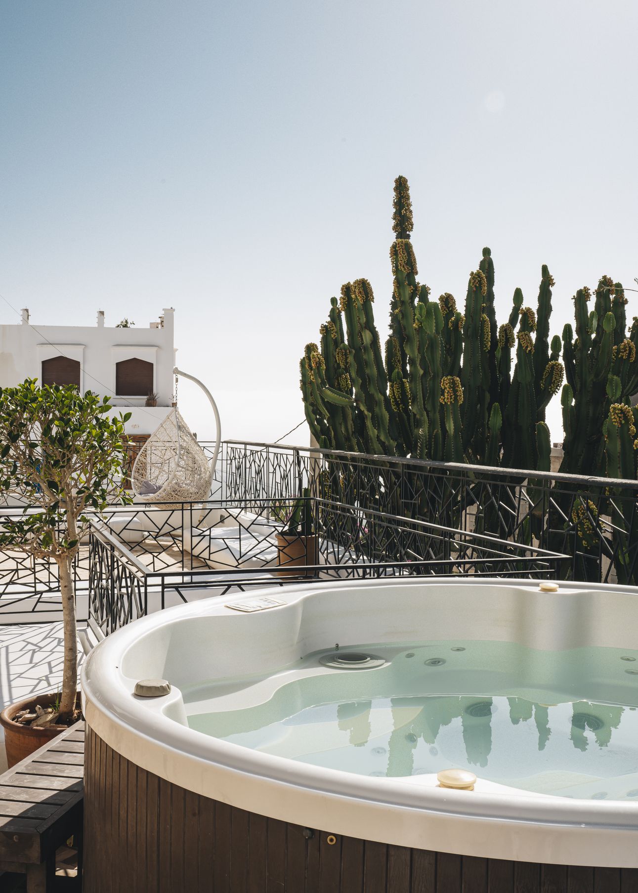 Chambre Single, Double ou Triple dans la villa annexe - Surf camp Maroc - Boutique Hôtel éco-responsable, surf & yoga