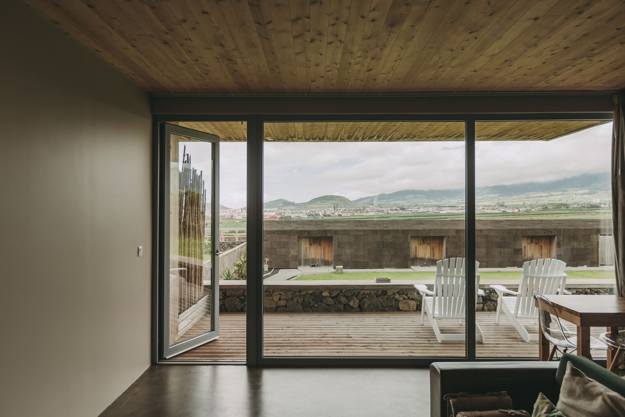 RETREAT STUDIO - Expérience surf, nature et découverte aux Açores