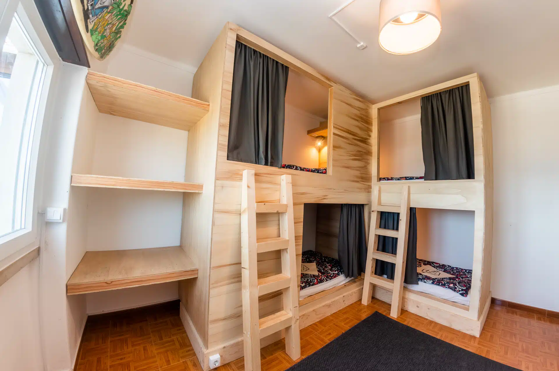 Dortoir mixte et à partager - Vue mer - Surf camp et surf guiding à Ericeira