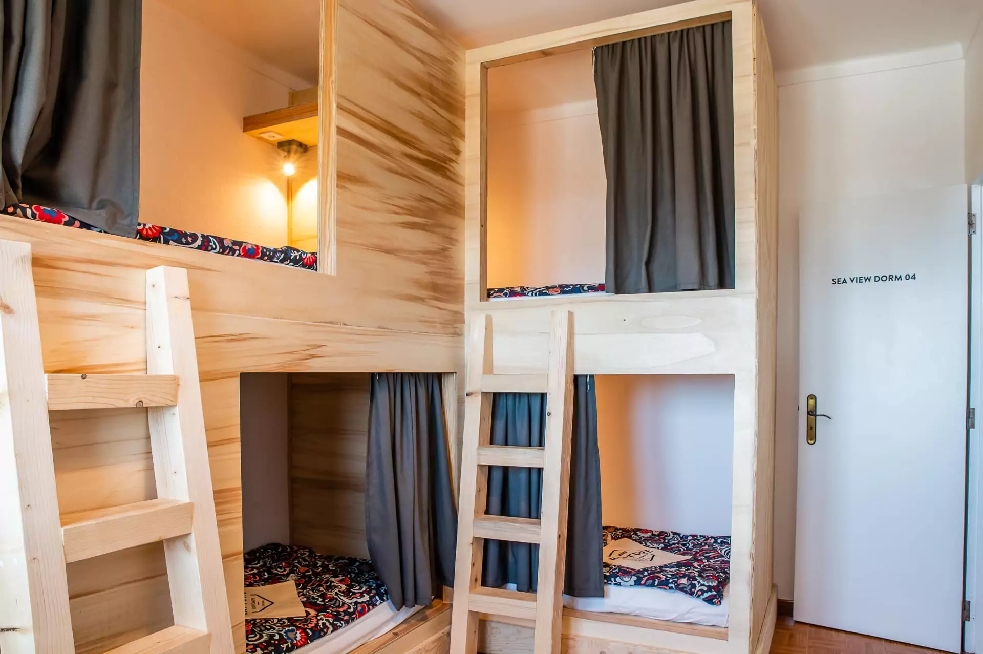 Dortoir mixte et à partager - Vue mer - Surf camp et surf guiding à Ericeira